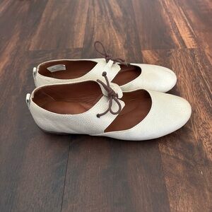 Sergio Tomani ivory Leather Mary Jane Flats size 40 / 9